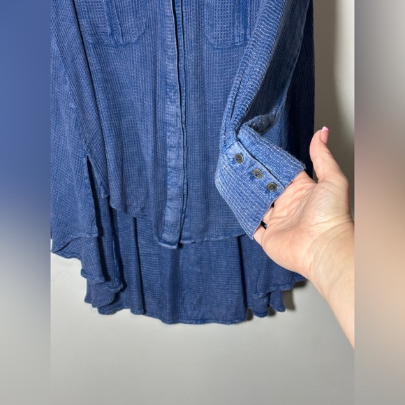 Free People One of the Guys Oversize Waffle Button Down Tunic Top size Medium - Picture 8 of 9